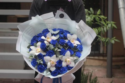 Букет из синих роз с орхидеями #R1998